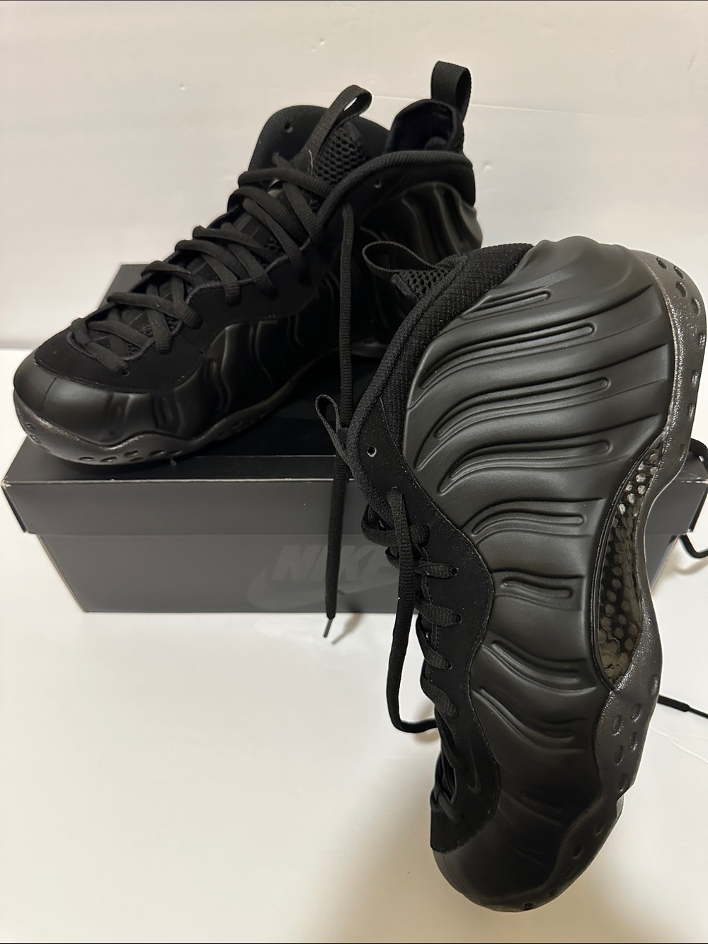 Nike Men's All-Black Foamposite Style Sneakers